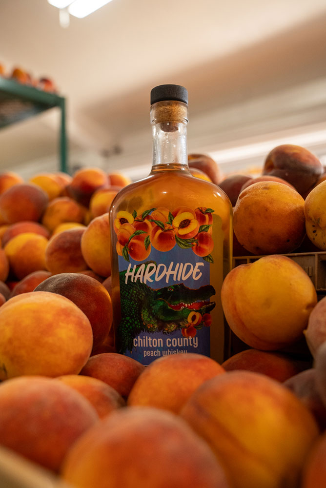 https://hardhidewhiskeys.com/wp-content/uploads/2024/10/peach-whiskey-1.jpg